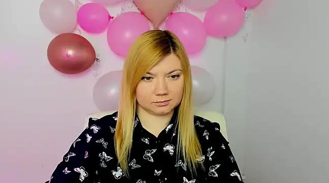 Snapshot of Lola_moree chatting on February 25, 12:34 pm Lola moree online show from February 25, 12:34 pm