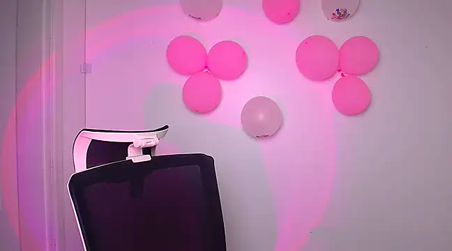 Snapshot of Lola_moree chatting on February 26, 3:41 pm Lola moree online show from February 26, 3:41 pm