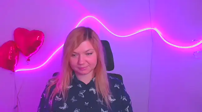 Snapshot of Lola_moree chatting on February 27, 9:43 am Lola moree online show from February 27, 9:43 am