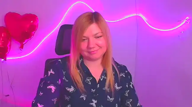 Snapshot of Lola_moree chatting on March 9, 3:27 pm Lola moree online show from March 9, 3:27 pm