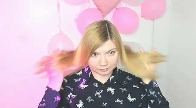 Snapshot of Lola_moree chatting on March 11, 12:17 pm Lola moree online show from March 11, 12:17 pm