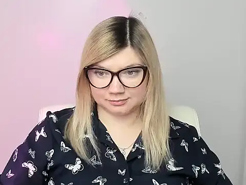 Snapshot of Lola_moree chatting on October 17, 11:57 am Lola moree online show from October 17, 11:57 am