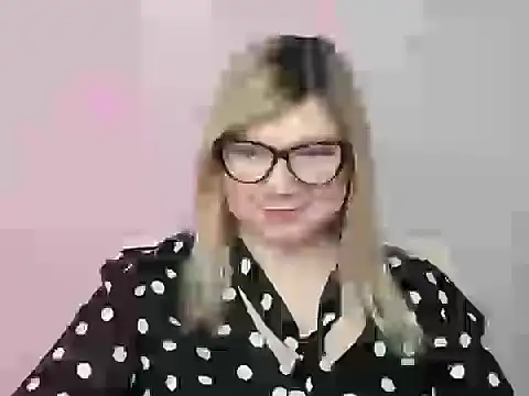 Snapshot of Lola_moree chatting on October 18, 11:55 am Lola moree online show from October 18, 11:55 am