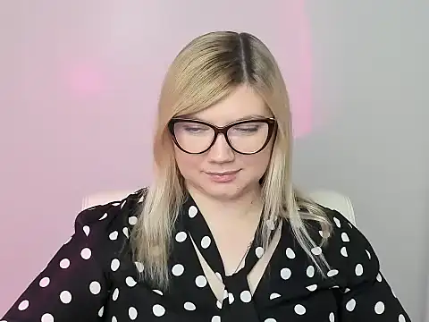 Snapshot of Lola_moree chatting on October 29, 12:40 pm Lola moree online show from October 29, 12:40 pm