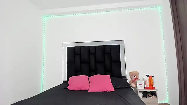 Snapshot of victoriacolin chatting on February 28, 12:31 pm victoriacolin online show from February 28, 12:31 pm