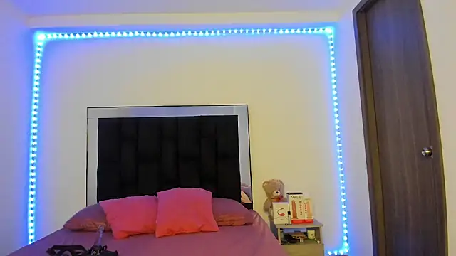 Snapshot of victoriacolin chatting on March 4, 8:16 pm victoriacolin online show from March 4, 8:16 pm