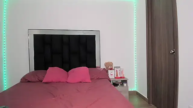 Snapshot of victoriacolin chatting on March 5, 12:11 pm victoriacolin online show from March 5, 12:11 pm