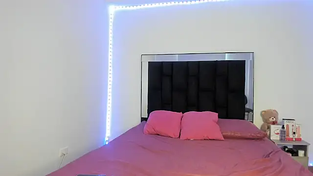 Snapshot of victoriacolin chatting on March 7, 12:23 pm victoriacolin online show from March 7, 12:23 pm