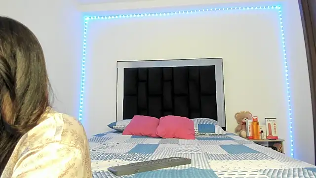 Snapshot of victoriacolin chatting on March 22, 10:26 pm victoriacolin online show from March 22, 10:26 pm