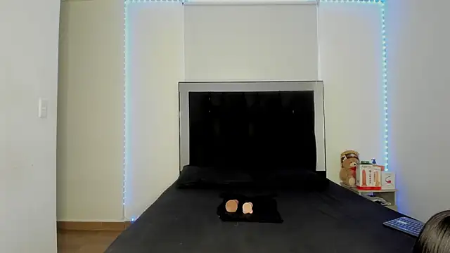 Snapshot of victoriacolin chatting on November 11, 12:05 pm victoriacolin online show from November 11, 12:05 pm