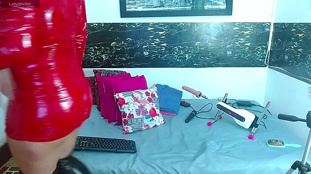 hornny cougar online show from April 16, 7:47 pm