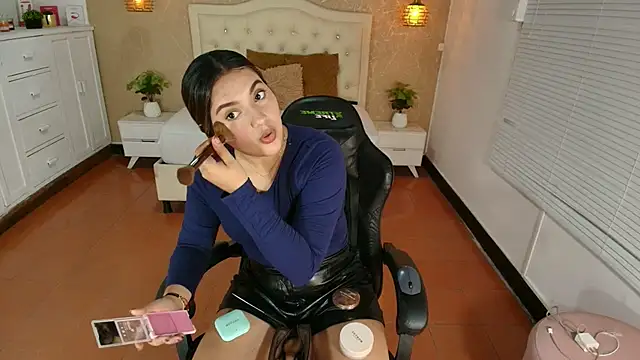 Hadley  online show from April 12, 2:05 am