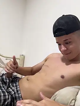 Snapshot of arevalo1124 chatting on November 14, 12:15 pm arevalo1124 online show from November 14, 12:15 pm