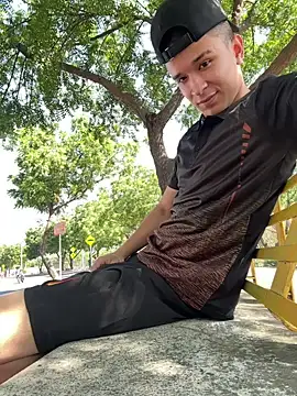 Snapshot of arevalo1124 chatting on November 22, 3:00 pm arevalo1124 online show from November 22, 3:00 pm