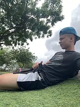 Snapshot of arevalo1124 chatting on December 3, 5:22 pm arevalo1124 online show from December 3, 5:22 pm