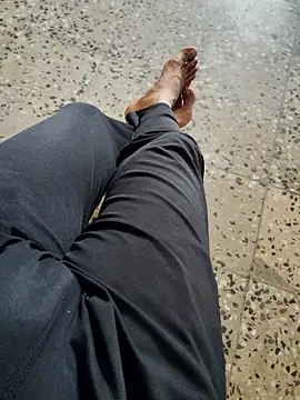 Snapshot of suggest121 chatting on March 19, 6:57 am suggest121 online show from March 19, 6:57 am