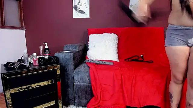 Snapshot of SOPHI_WOLFF chatting on February 4, 11:06 pm SOPHI WOLFF online show from February 4, 11:06 pm