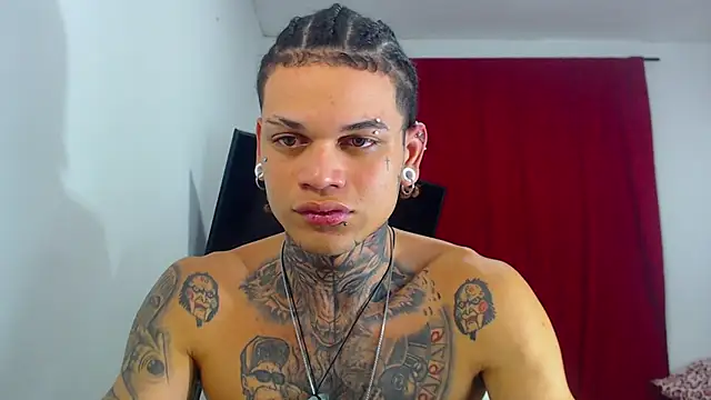 Snapshot of hot_man05 chatting on October 27, 2:59 am hot man05 online show from October 27, 2:59 am