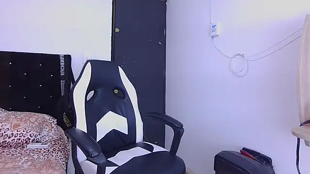 Snapshot of hot_man05 chatting on October 30, 9:15 pm hot man05 online show from October 30, 9:15 pm