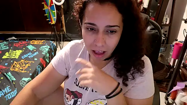 Snapshot of AliceSweet4U chatting on December 1, 7:02 am AliceSweet4U online show from December 1, 7:02 am