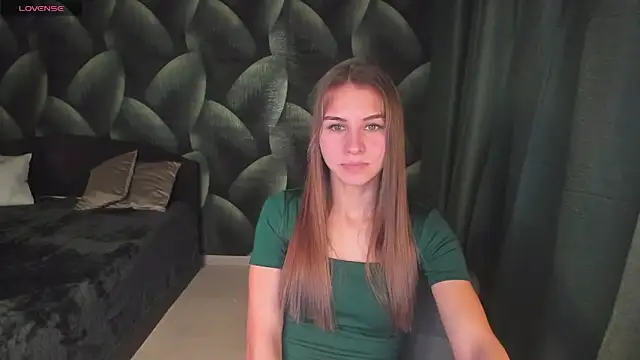 CharmBianca online show from March 13, 4:45 pm