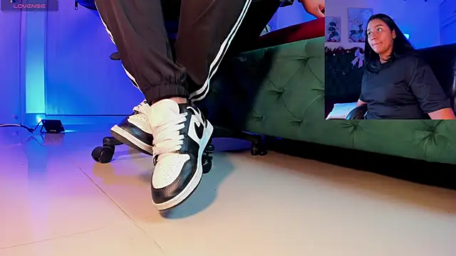 Snapshot of aleya_bliss chatting on December 2, 3:12 am aleya bliss online show from December 2, 3:12 am