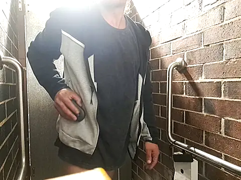 Snapshot of RichardHard_1 chatting on October 16, 5:36 pm RichardHard 1 online show from October 16, 5:36 pm