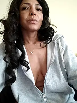 Lunasquirt1985 online show from September 26, 9:24 am