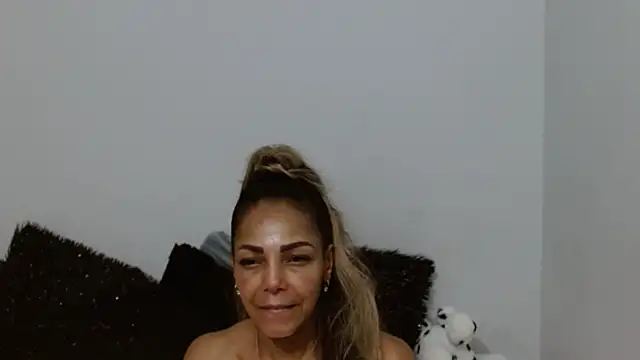 Lunasquirt1985 online show from January 9, 11:13 am