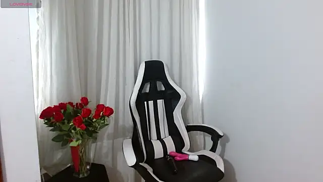 Lunasquirt1985 online show from April 17, 1:58 pm