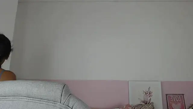 Snapshot of brendathompson_ chatting on February 11, 12:48 pm brendathompson online show from February 11, 12:48 pm