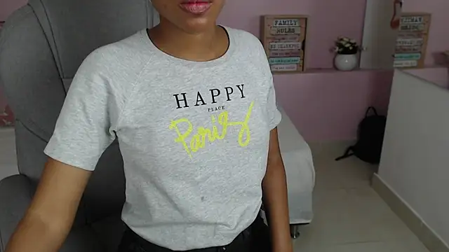 Snapshot of brendathompson_ chatting on February 12, 12:33 pm brendathompson online show from February 12, 12:33 pm