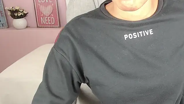 Snapshot of brendathompson_ chatting on February 14, 12:36 pm brendathompson online show from February 14, 12:36 pm