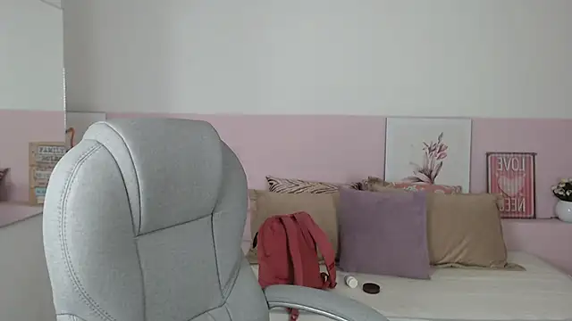 Snapshot of brendathompson_ chatting on February 15, 12:33 pm brendathompson online show from February 15, 12:33 pm