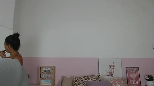 Snapshot of brendathompson_ chatting on February 17, 12:48 pm brendathompson online show from February 17, 12:48 pm