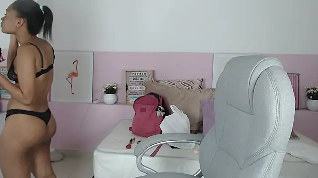 Snapshot of brendathompson_ chatting on March 4, 3:26 pm brendathompson online show from March 4, 3:26 pm