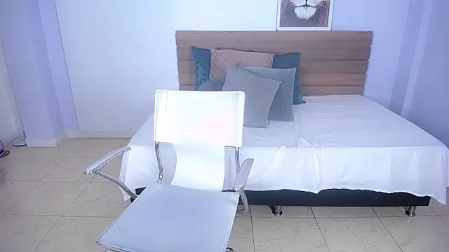 Snapshot of brendathompson_ chatting on March 7, 10:56 am brendathompson online show from March 7, 10:56 am