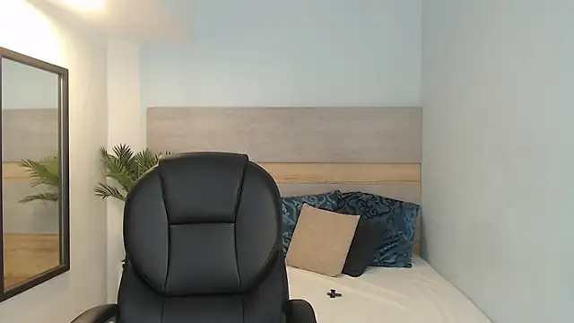 Snapshot of brendathompson_ chatting on September 12, 2:22 am brendathompson online show from September 12, 2:22 am