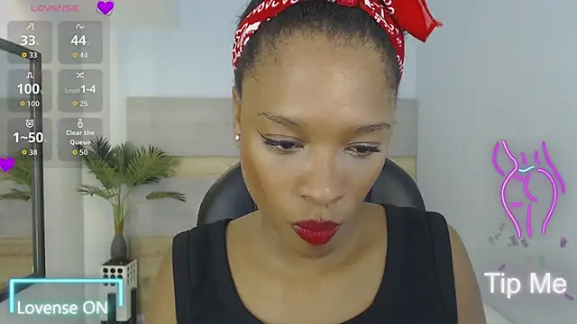 Snapshot of brendathompson_ chatting on October 2, 1:34 am brendathompson online show from October 2, 1:34 am