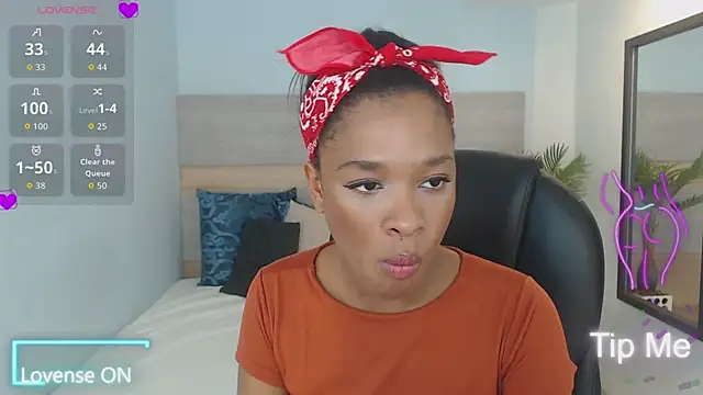 Snapshot of brendathompson_ chatting on October 21, 2:12 am brendathompson online show from October 21, 2:12 am