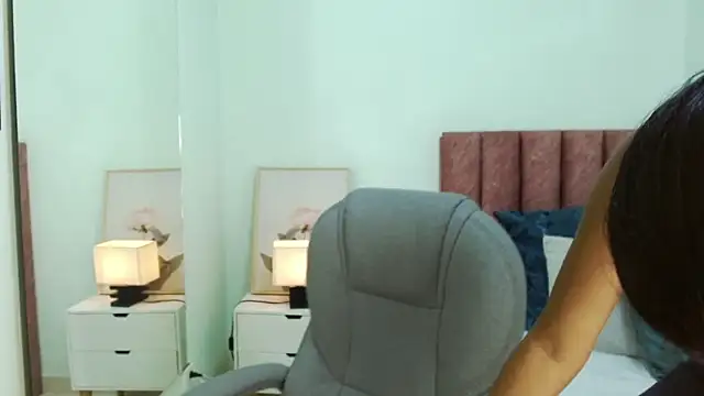 Snapshot of brendathompson_ chatting on November 13, 5:50 am brendathompson online show from November 13, 5:50 am