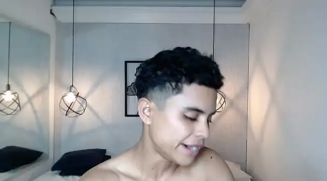 Liiamthompson online show from March 12, 5:17 pm