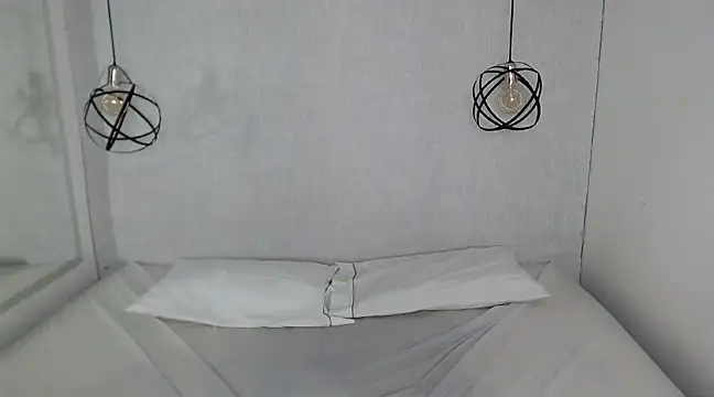 Liiamthompson online show from March 14, 11:34 am