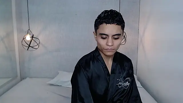 Liiamthompson online show from March 17, 11:21 am