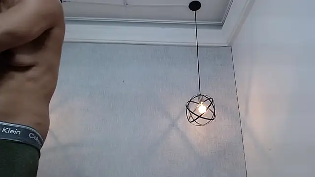 Liiamthompson online show from March 17, 8:30 pm