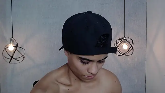 Liiamthompson online show from March 20, 5:58 pm