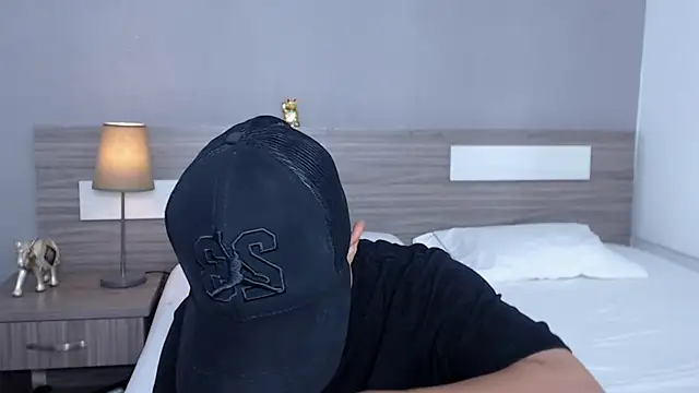 Liiamthompson online show from October 1, 7:03 am