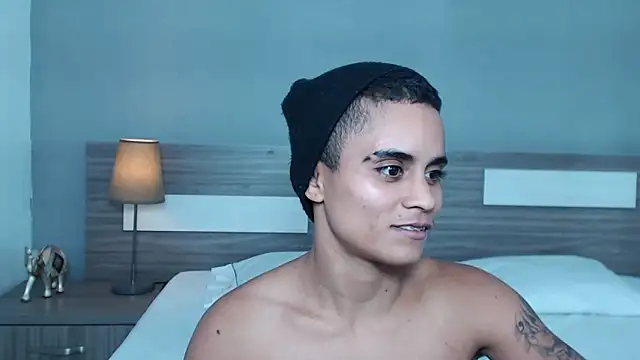 Liiamthompson online show from October 1, 7:09 pm