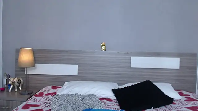 Liiamthompson online show from October 19, 11:00 am