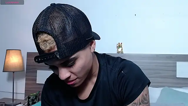 Liiamthompson online show from February 5, 9:36 am